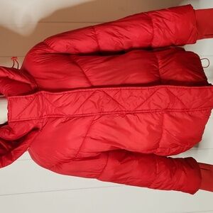 BCBG Woman's red premium performance puffer coat. Outerwear winter